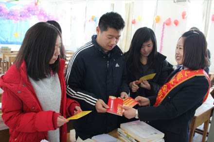 免费爱心车票礼惠优异学子-伟德体育官网
